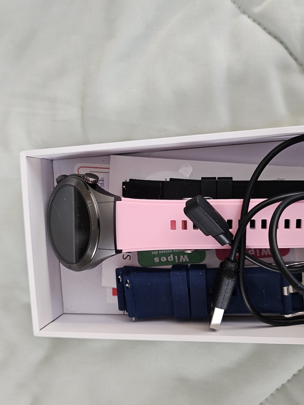 Smart Fitness Watch with Pink Silicone Band - Picture 3 of 4
